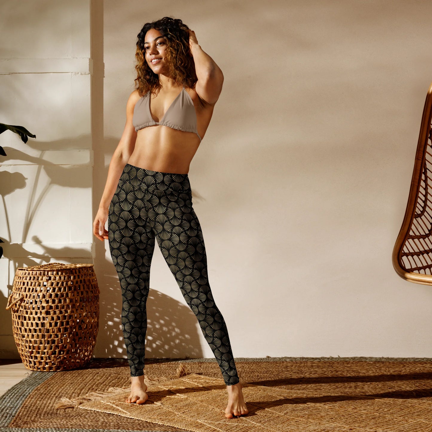 Black And Gold Art Deco Flower Reflections Yoga Leggings