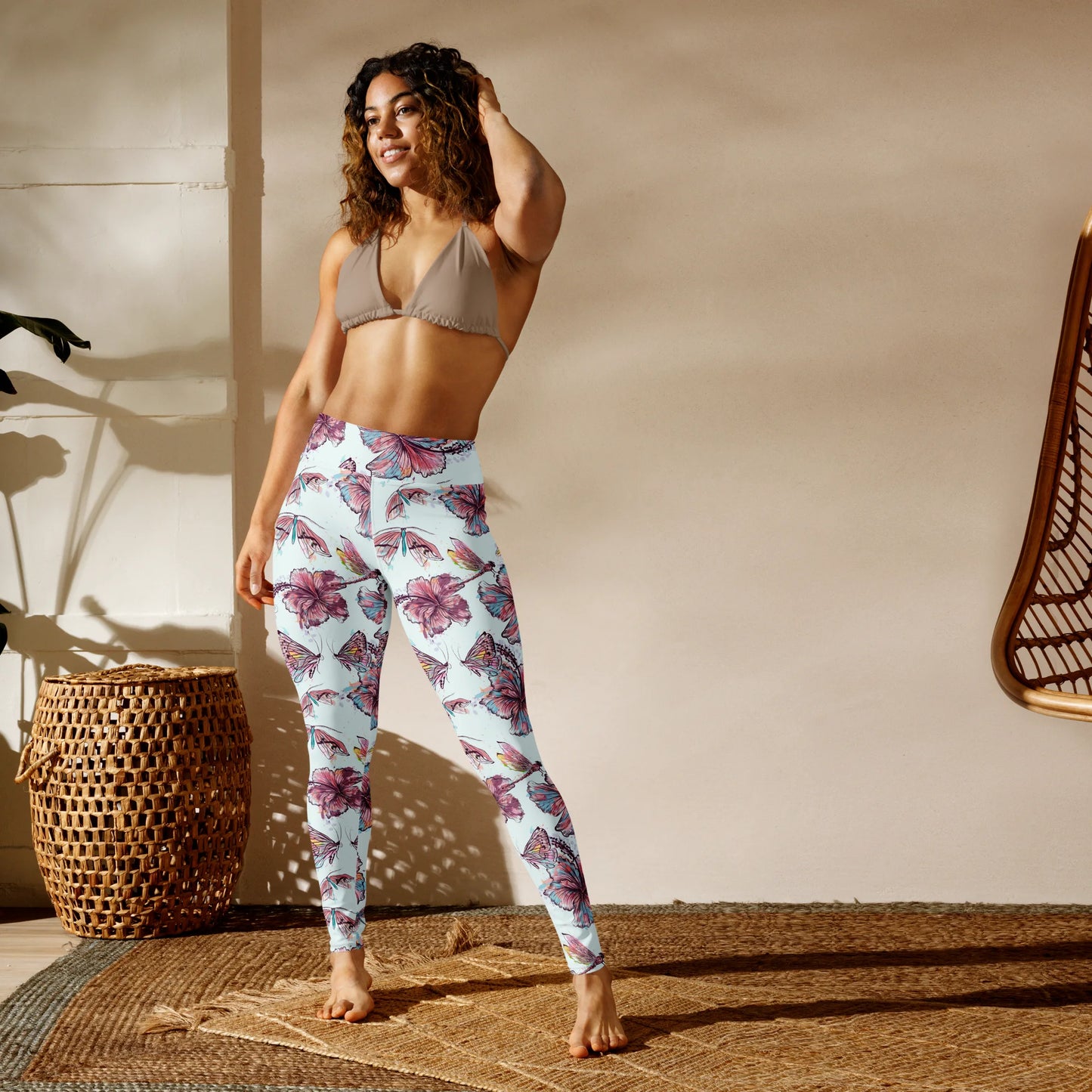 Sophisticated Hibiscus Ornament Yoga Leggings