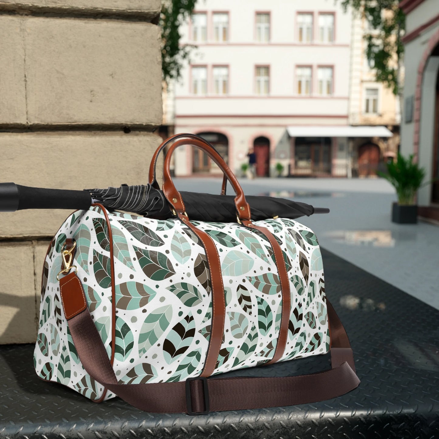 Green Leafy Ornament Travel Bag